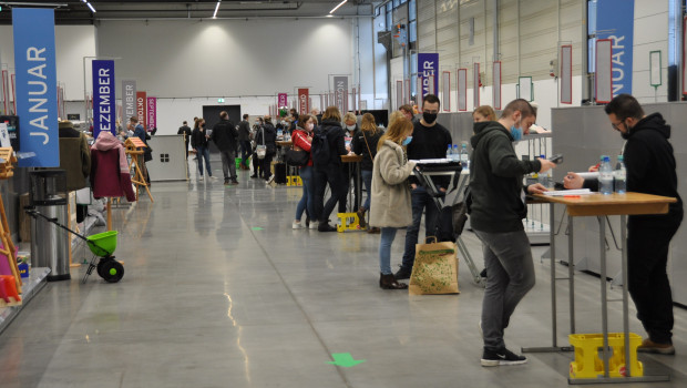 Bei den Vororder- und Frühbezugstagen der Agravis Raiffeisen AG wurden die Besucher durch eine Art Einbahnstraßen-Parcours durch die weitläufige Messehalle Münsterland geführt.