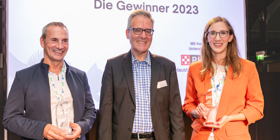 pet Personality of the Year,  Volker Haak, pet-Chefredakteur  Ralf Majer-Abele, und pet Best  Newcomer Fabiola Neitzel.