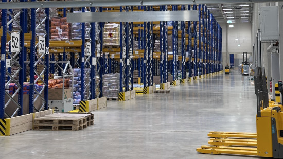 Auf einer rund 140.000 m² großen Grundfläche hat Fressnapf in Nörvenich eines der modernsten Logistikzentren Europas errichtet.