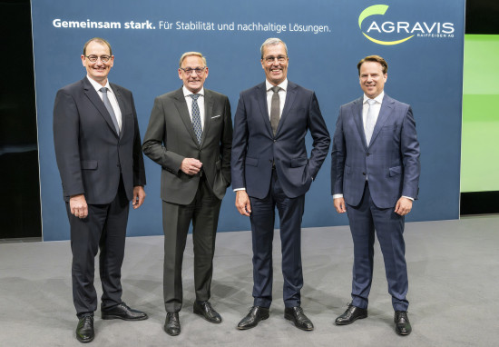 Sie begrüßten die Aktionärinnen und Aktionäre zur AGRAVIS-Hauptversammlung (v. li.): Jörg Sudhoff (Vorstandsmitglied), Franz-Josef Holzenkamp (Aufsichtsratsvorsitzender), Dr. Dirk Köckler (Vorstandsvorsitzender) und Jan Heinecke (Vorstandsmitglied).