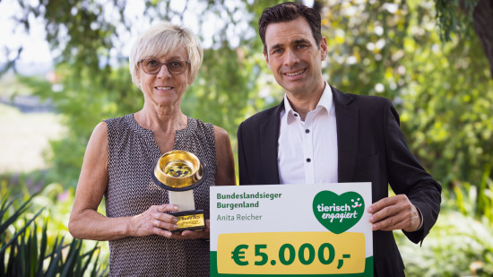 Anita Reicher wird für ihren Kampf gegen Tierleid geehrt: Anita Reicher erhält den goldenen Fressnapf in Österreich.