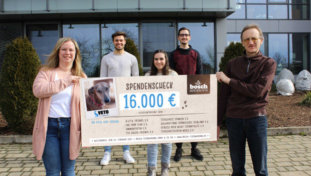 16.000 Euro hat Bosch Tiernahrung für die Rettung spansicher Jagdhunde gespendet.