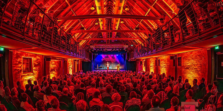 Der Eltzhof in Köln bietet eine stilvolle Kulisse für die Premiere des B2Pet-Podcast-Festivals. Der Eltzhof in Köln bietet eine stilvolle Kulisse für die Premiere des B2Pet-Podcast-Festivals.