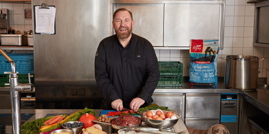 Sichtbare Produkte, klare Regeln, Substanz statt Show – TV-Koch Björn Swanson und Orijen sind sich einig darin, was auf dem Teller und im Napf landen sollte.&nbsp;