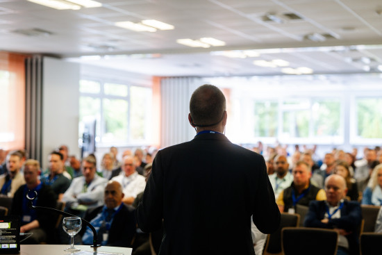 „Nur wer bereit ist, auch unternehmerisch neu zu denken, wird den Wandel nicht nur überstehen – sondern aktiv gestalten“, möchte der Business Coach vermitteln. „Nur wer bereit ist, auch unternehmerisch neu zu denken, wird den Wandel nicht nur überstehen – sondern aktiv gestalten“, möchte der Business Coach vermitteln.