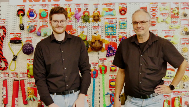 Geschäftsführer Thomas Steffen und sein Sohn Sascha auf der ersten Hausmesse des Unternehmens.