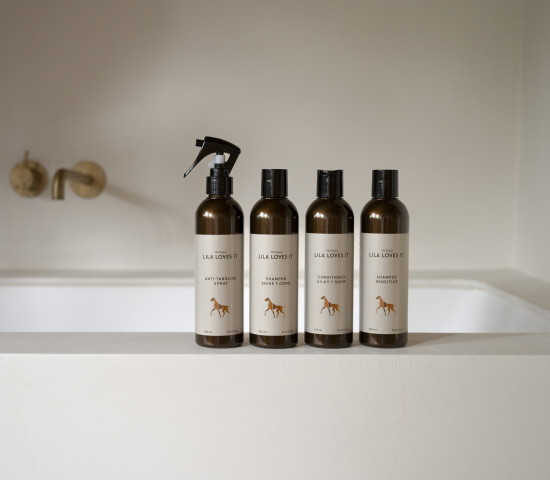 Von einer Tierärztinentwickelt und in Deutschlandhergestellt: Die Rezepturen der Hundepflege sind auch für Welpen und Allergiker geeignet und als NPS-zertifizierteNaturkosmetik ausgezeichnet. &nbsp;www.lila-loves-it.com