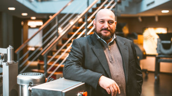 Fam Stumabo bringt neue Schneidemaschinen Fam Stumabo bringt neue Schneidemaschinen