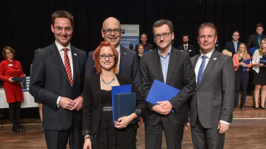 Mitarbeiterin zählt zu den besten Auszubildenden