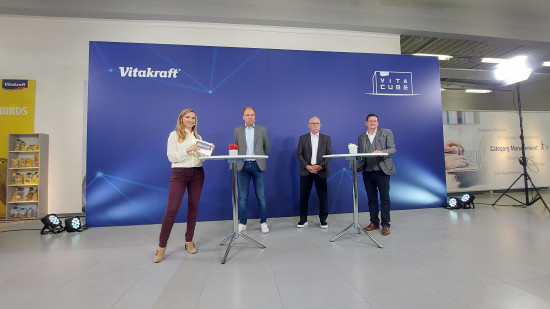 Vitakraft Pet World, Moderatorin Janina Mehner,  Logistikleiter Christian Korpel, Fred Merz von Intralogistik und Dieter Meyer, Leiter Werbung und Öffentlichkeitsarbeit