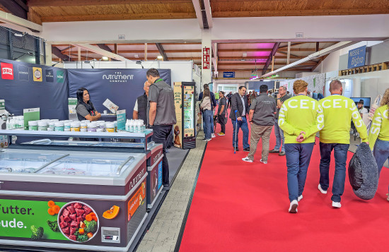 Über 800 Partner und Besucher strömten durch die fünf Messehallen in Kassel. Über 800 Partner und Besucher strömten durch die fünf Messehallen in Kassel.