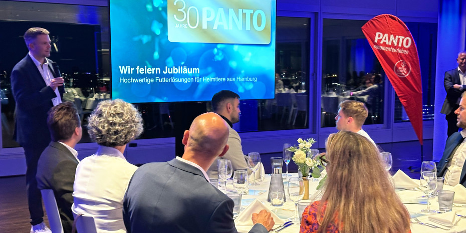 Unzählige Gäste waren zur Jubiläums-Feier des 30-jährigen Bestehens ins Panorama Deck nach Hamburg gekommen. Unzählige Gäste waren zur Jubiläums-Feier des 30-jährigen Bestehens ins Panorama Deck nach Hamburg gekommen.