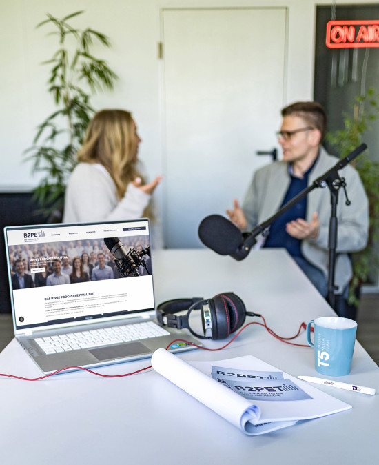 Mit dem B2Pet-Podcast-Festival startet ein neues Live-Eventformat für Networking, Innovation und Austausch innerhalb der Heimtierbranche. Mit dem B2Pet-Podcast-Festival startet ein neues Live-Eventformat für Networking, Innovation und Austausch innerhalb der Heimtierbranche.