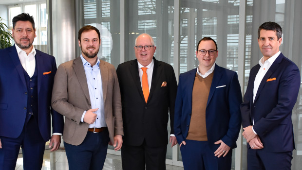 Die vierte und fünfte Geschäftsführer-Generation der Handtmann-Unternehmensgruppe (von links): Harald Suchanka (CEO F&P), Valentin Ulrich, Thomas Handtmann, Markus Handtmann und Dr. Mark Betzold (CTO F&P).