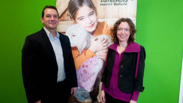 Megazoo-Geschäftsführer Thomas Ptok und Geschäftsführerin Maria-Helene Scheib vom Verein Tierschutz macht Schule haben jetzt eine Zusammenarbeit vereinbart