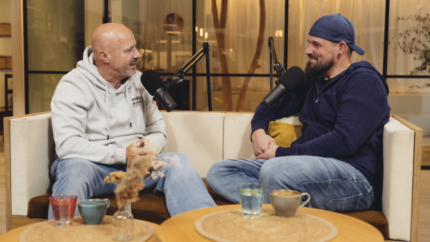 In der ersten Podcast-Folge spricht Jan Dießner (rechts) mit Detlef Steves darüber, wie sich wirklich jeder im Tierschutz engagieren kann.