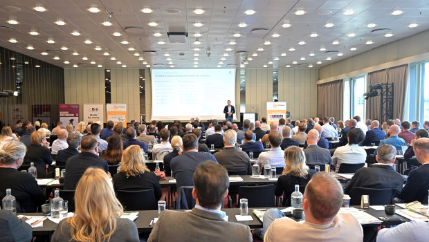Rund 160 Fachleute aus der Heimtierbranche sind aus Ländern der ganzen Welt in Kopenhagen zur International Pet Conference 2026 zusammengekommen. Rund 160 Fachleute aus der Heimtierbranche sind aus Ländern der ganzen Welt in Kopenhagen zur International Pet Conference 2026 zusammengekommen.
