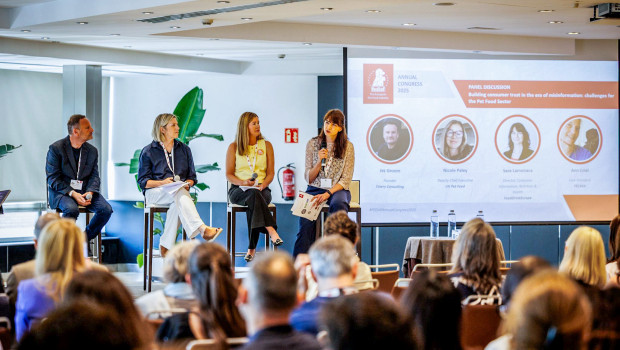 Podiumskdiskussion beim Fediaf-Jahreskongress in Madrid.