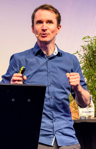 Ideen kommen beim Duschen, auf dem Weg zur Arbeit, oder beim Radfahren, aber sicherlich nicht im Besprechungszimmer 2, ist sich Dr. Henning Beck sicher. Ideen kommen beim Duschen, auf dem Weg zur Arbeit, oder beim Radfahren, aber sicherlich nicht im Besprechungszimmer 2, ist sich Dr. Henning Beck sicher.