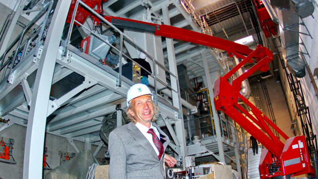 Roland Böhme, Geschäftsführer von JBL, in der neuen Produktionshalle des Unternehmens. Roland Böhme, Geschäftsführer von JBL, in der neuen Produktionshalle des Unternehmens.